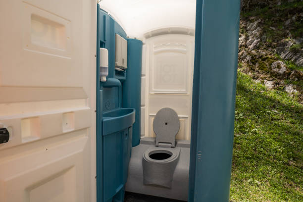 Porta potty delivery and setup in Oakdale, PA
